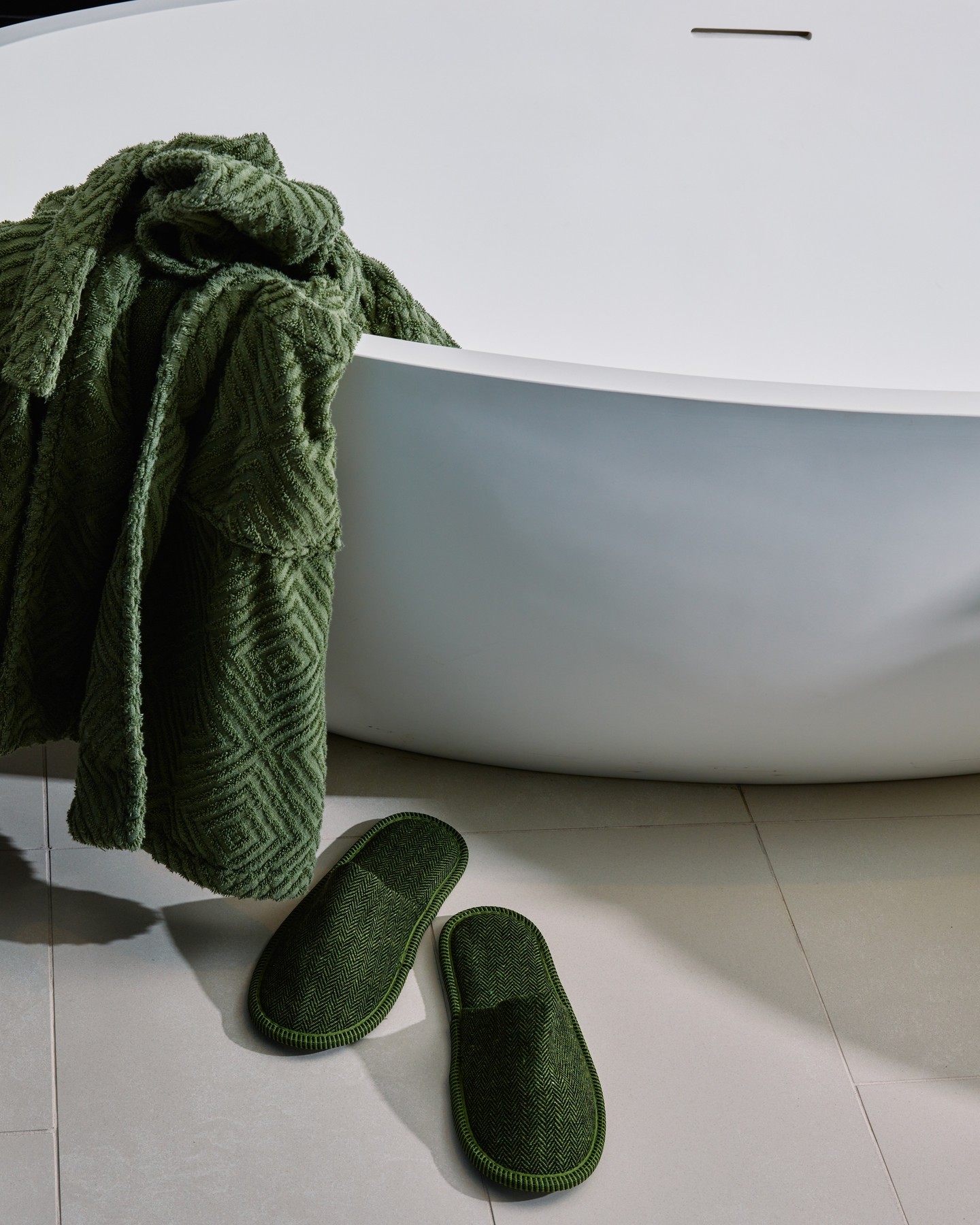 relaxation looks good on you. destress and decompress in our soaking tub and then get cozy in our robe and slippers